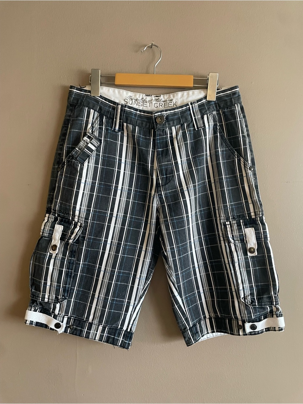 Black White & Blue Plaid Cargo Shorts with Snap Details – Size 32 EUC/Like New